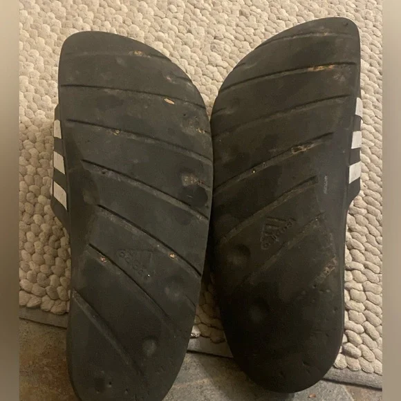 Adidas black & white slides. - Picture 4 of 4
